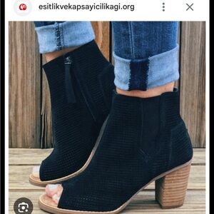 New Toms Majorca Navy Suede Peep Toe Perforated Leather Zip Ankle Booties Sz 9.5